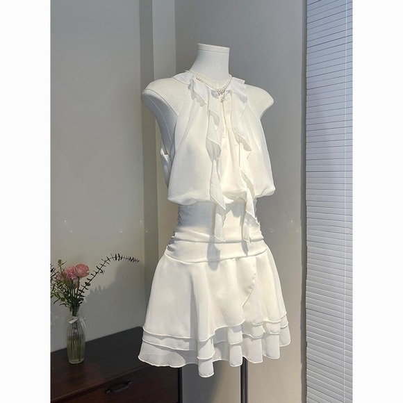Dresses & Skirts - Elegant White Ruffled Skirt